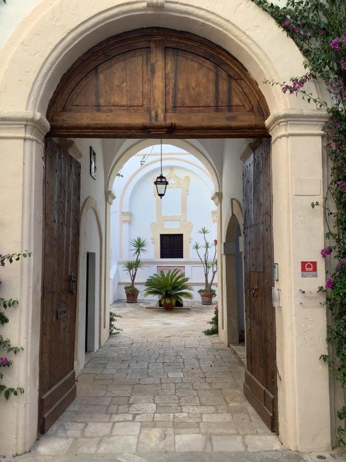 ナルド Palazzo Cariddi Bed & Breakfast エクステリア 写真