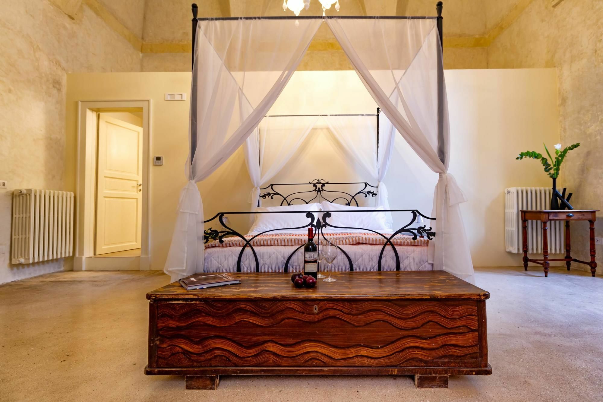 ナルド Palazzo Cariddi Bed & Breakfast エクステリア 写真