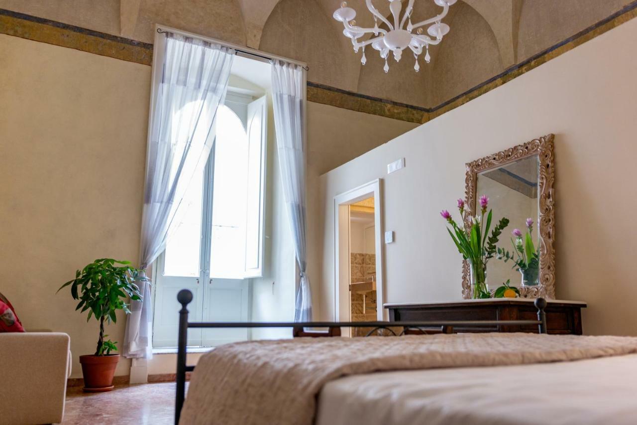 ナルド Palazzo Cariddi Bed & Breakfast エクステリア 写真