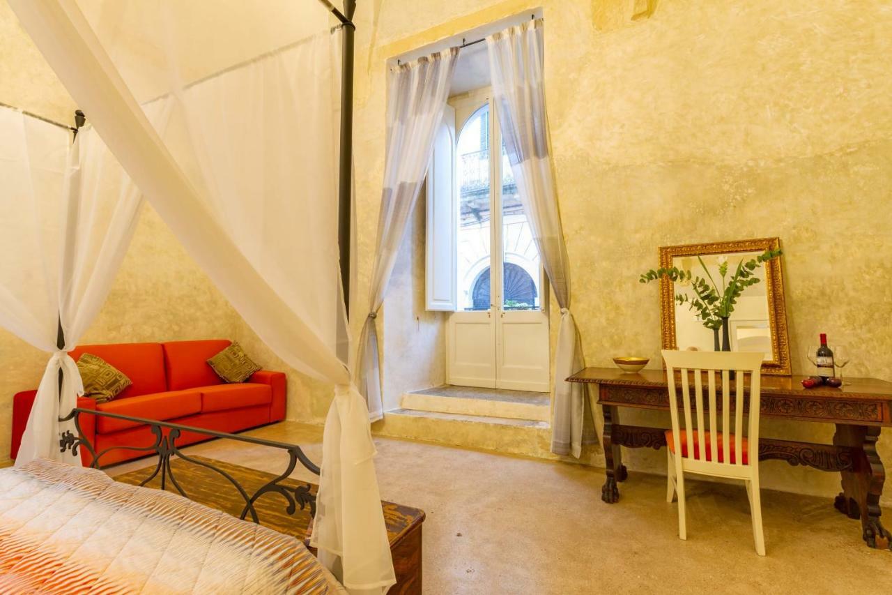 ナルド Palazzo Cariddi Bed & Breakfast エクステリア 写真